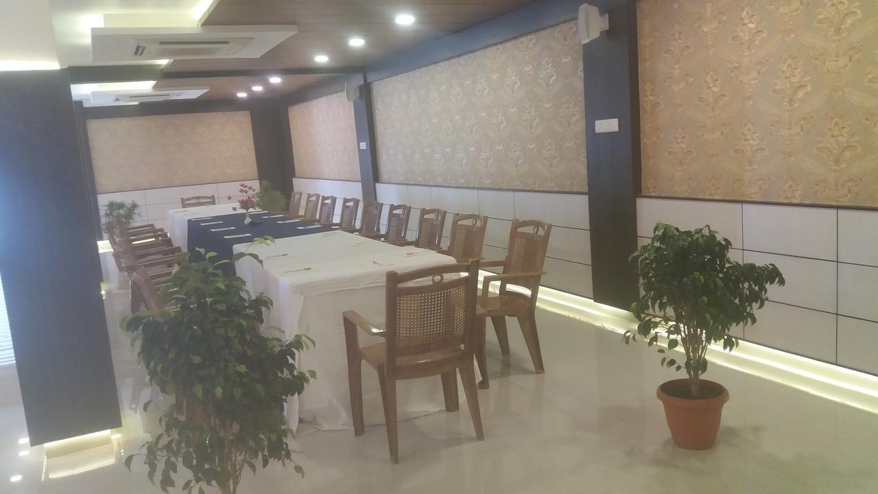 Kr Residency Hotel Kānādukāttān Kültér fotó