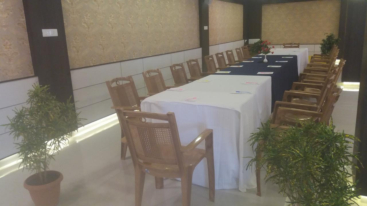 Kr Residency Hotel Kānādukāttān Kültér fotó