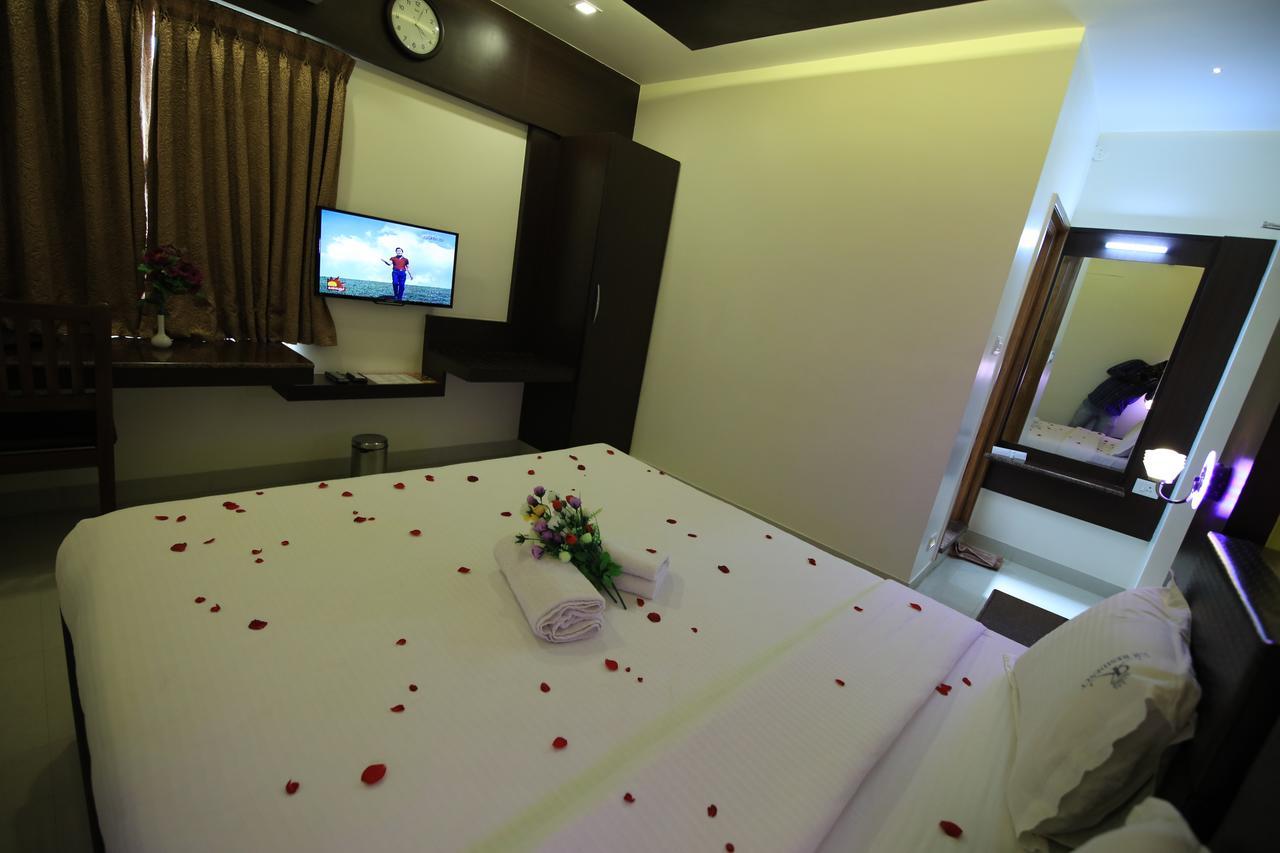 Kr Residency Hotel Kānādukāttān Kültér fotó