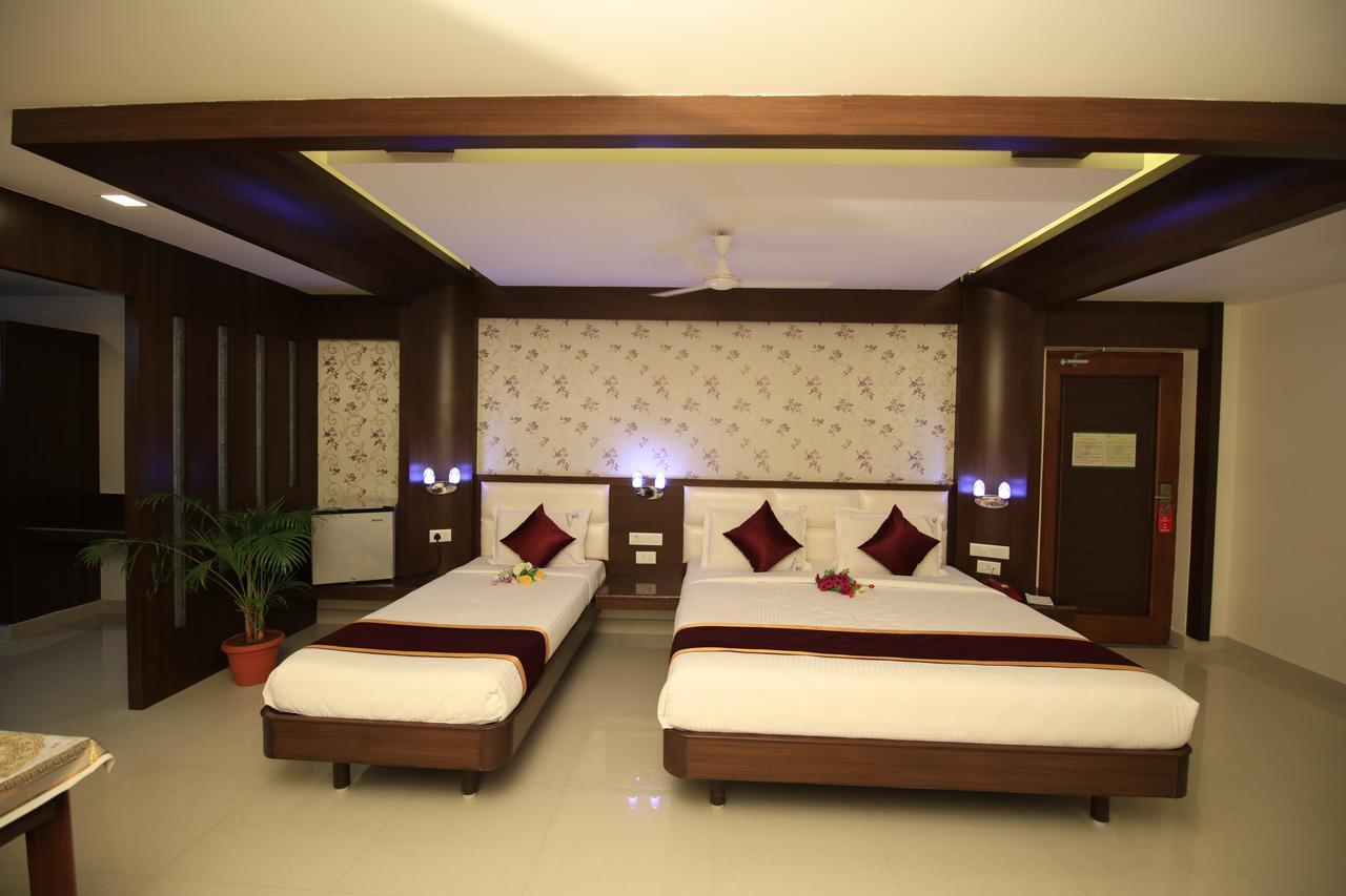 Kr Residency Hotel Kānādukāttān Kültér fotó